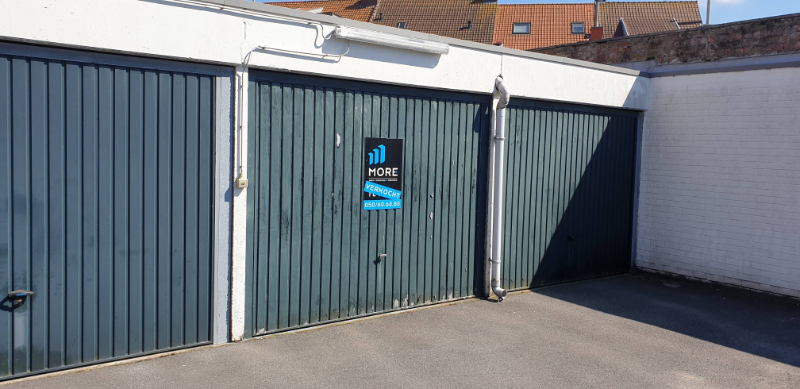 Garage box fermée à louer à Heist aan Zee - photo 2
