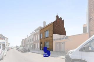 Welkom in deze statige woning, verscholen in een rustige zijstraat nabij de Spuikom — een unieke combinatie van serene rust én een topligging vlak...