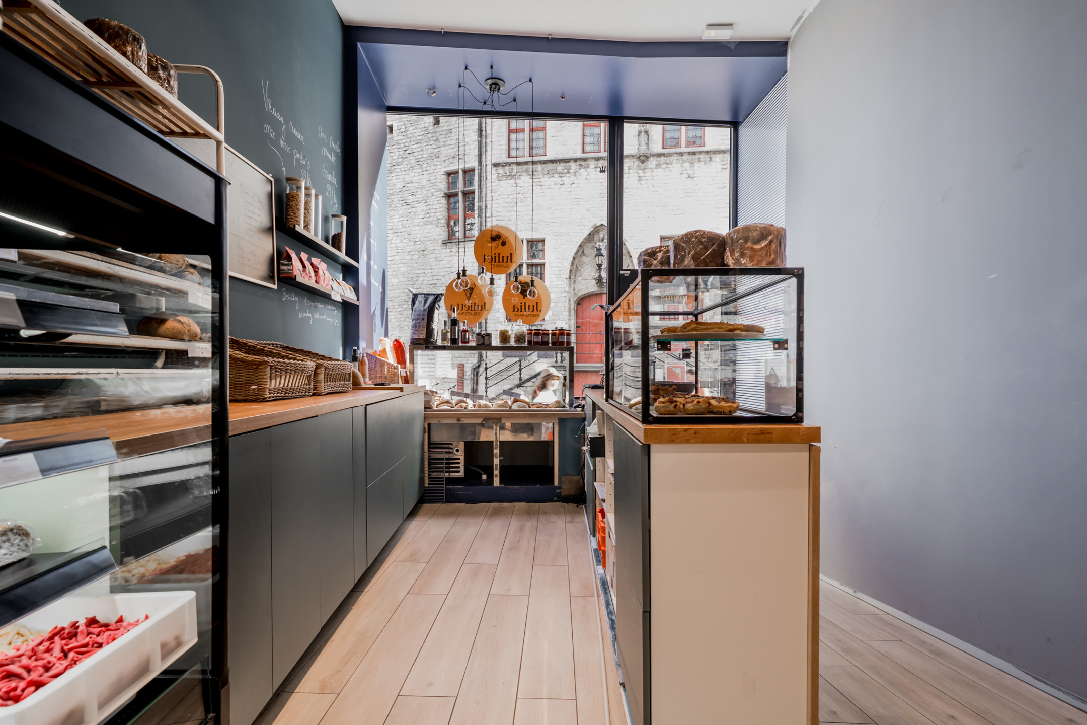 Commercieel pand met woonst op top locatie! - foto 3