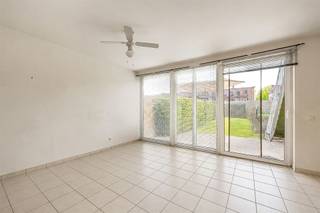 <p>Welkom in deze zeer lichtrijke studio op het gelijkvloers, gelegen in het centrum van Brasschaat en vlakbij het Park. Deze unit maakt deel uit van een klein gebouw en beschikt over een privatieve tuin van +/- 100 m2 + terras. De keuken is gedeeltelijk afgescheiden van de woonkamer en er is een mogelijkheid tot het creëren van een aparte slaapruimte. De badkamer is voorzien van een douche en toilet. EPC label C. Vg, Vkv, Wg, Gvkr, Gmo.</p>