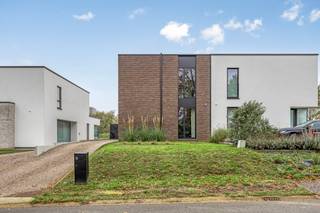 [[ DIT PAND NEEMT DEEL AAN DE ERA OPEN HUIZEN DAG OP 6/12 VAN 14:30 TOT 15:30 ]]Te koop: kwalitatief afgewerkte halfopen nieuwbouwwoning in de...