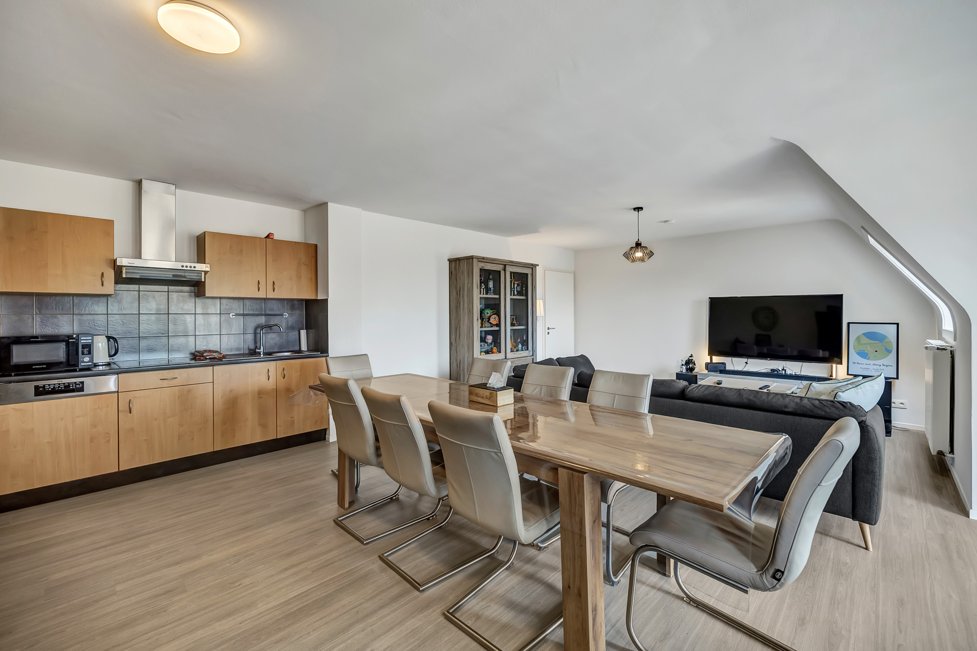 Gerenoveerd appartement met twee slaapkamers en staanplaats - foto 3