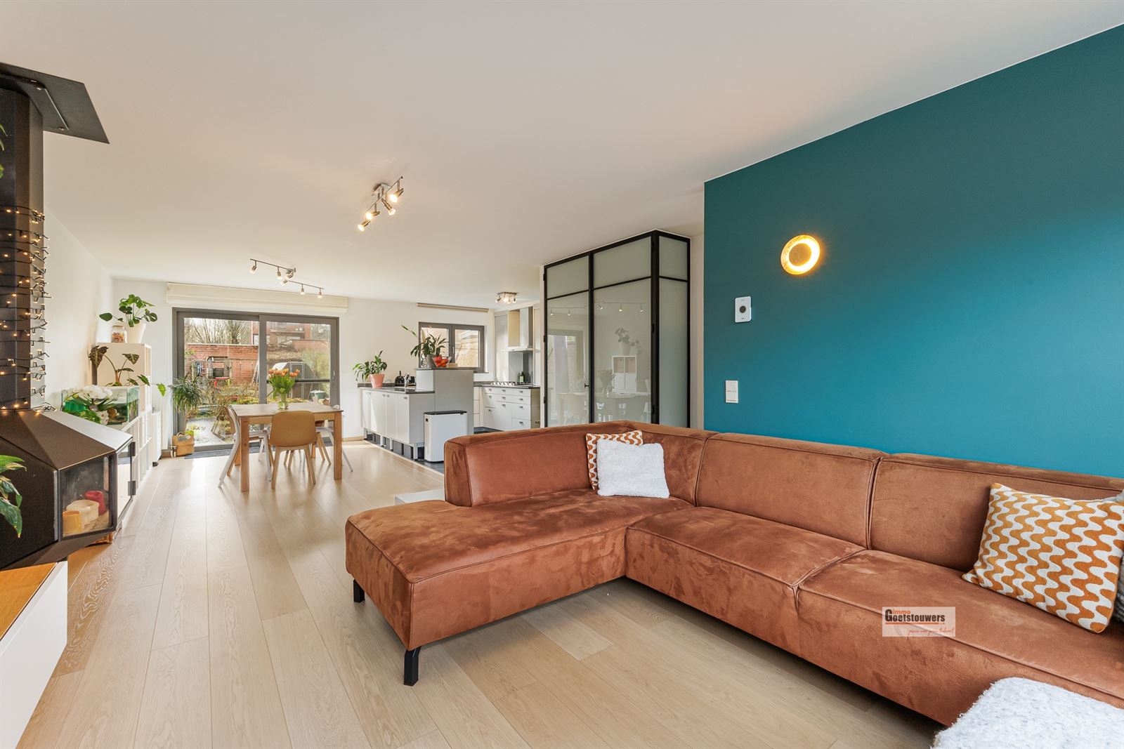 Instapklare woning met 5 slpks, garage en ruime tuin - foto 3