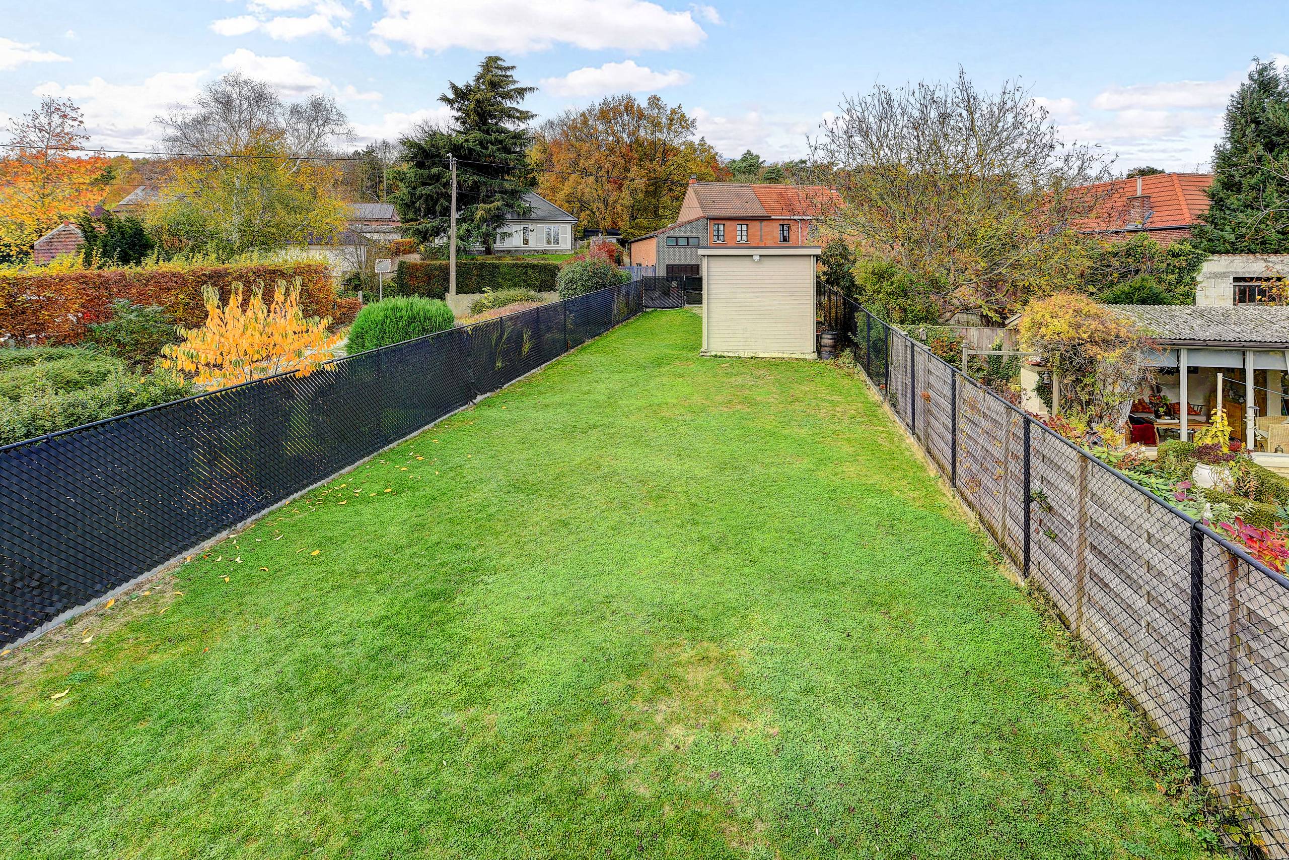 Grondig gerenoveerde woning met 2 ruime garages te Lubbeek. - foto 2