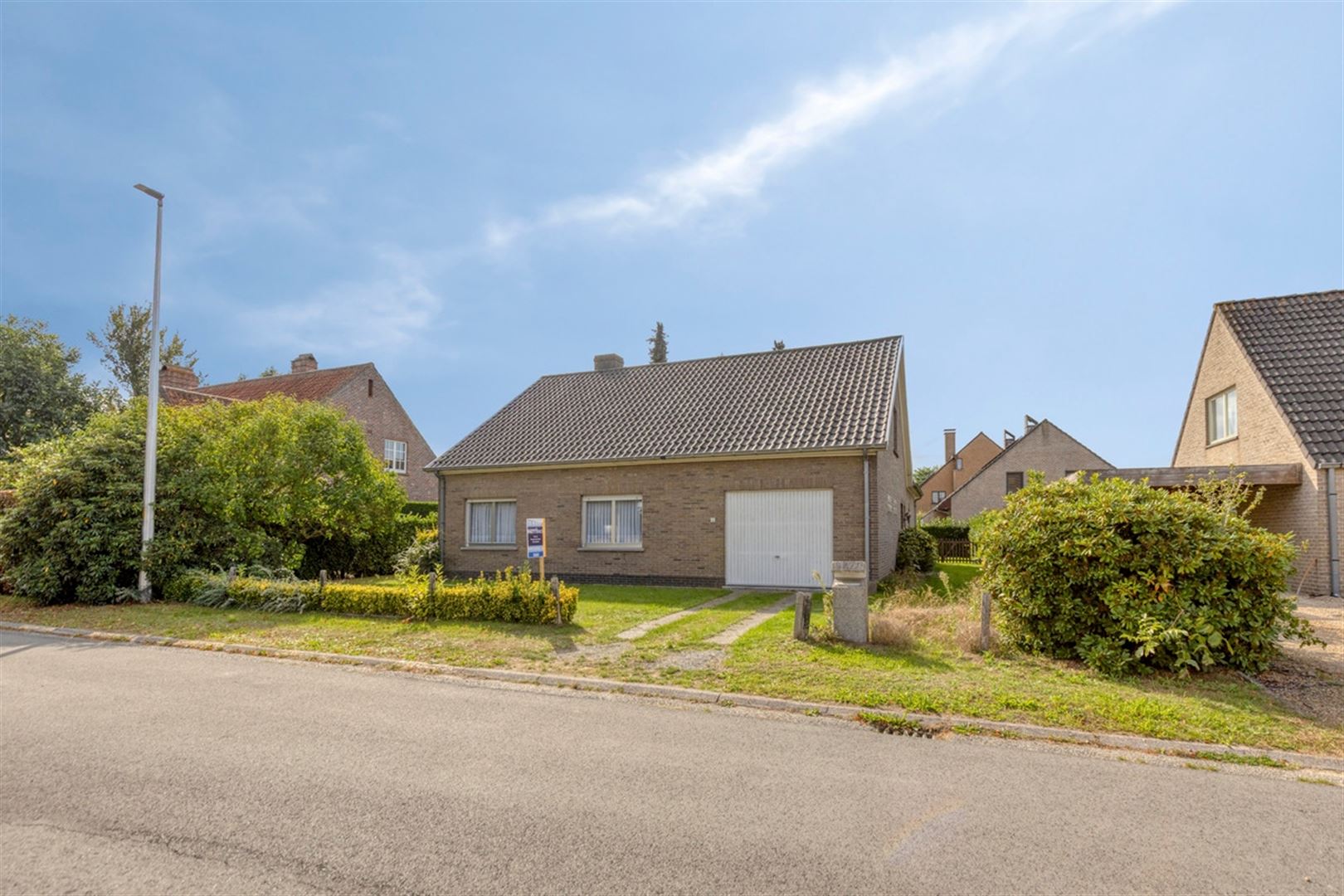 Rustig gelegen, te renoveren bungalow op een perceel van 640 m². - foto 1