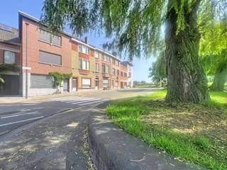 Vous recherchez une maison alliant espace, confort et emplacement unique ? Alors cette impressionnante maison familiale située sur le Waterkluiskaai...