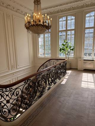 Kantoren te huur in een prachtig gerestaureerd stadspaleis langs de Meir, in hartje AntwerpenIn dit recent gerenoveerde stadspaleis aan de Meir...