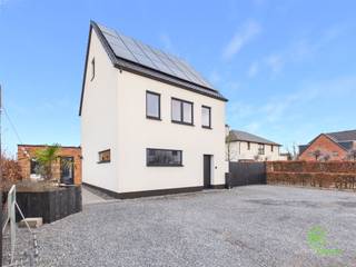 Op een centrale ligging in Alken, tussen Hasselt en Stevoort, vinden we deze energiezuinige en gerenoveerde woning terug op een ruim perceel van...