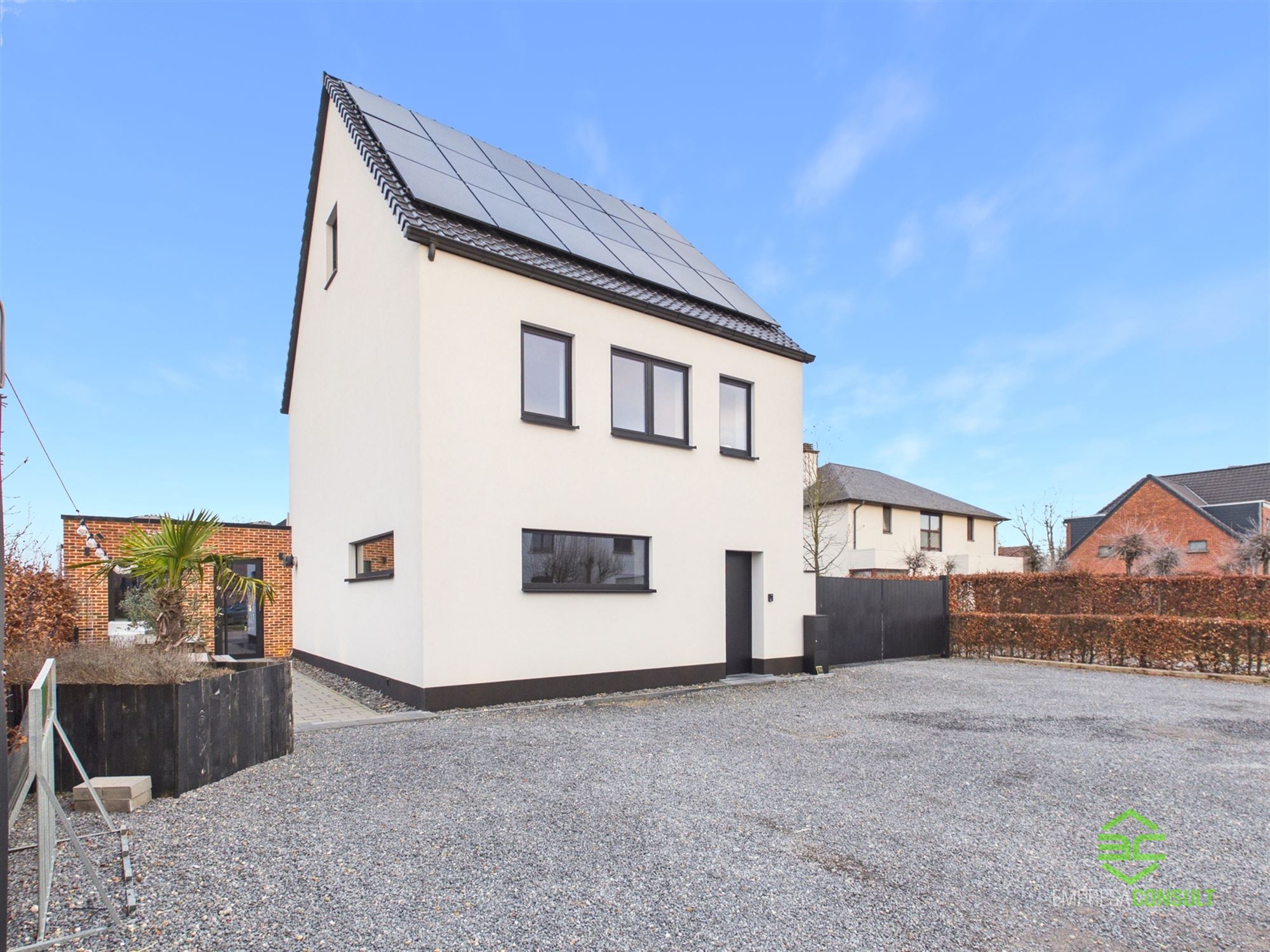 Instapklare gerenoveerde woning met zwembad op 22a 82ca! - foto 1