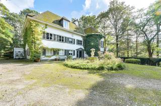 Exclusief landhuis genaamd Crayenberg gelegen te Keerbergen boven op een zandduin in beboste omgeving aan de Mechelsebaan 113.  * Grondoppervlakte:...