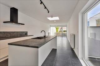 Indrukwekkend, instapklaar duplex-appartement met o.a. een bewoonbare oppervlakte van 146,60 m², 4 slaapkamers, 2 badkamers en een aangename...