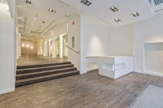 *** NIEUWE VOORWAARDEN ***In de Ooststraat te Roeselare bevindt zich deze exclusieve handelseigendom te koop bestaande uit een...