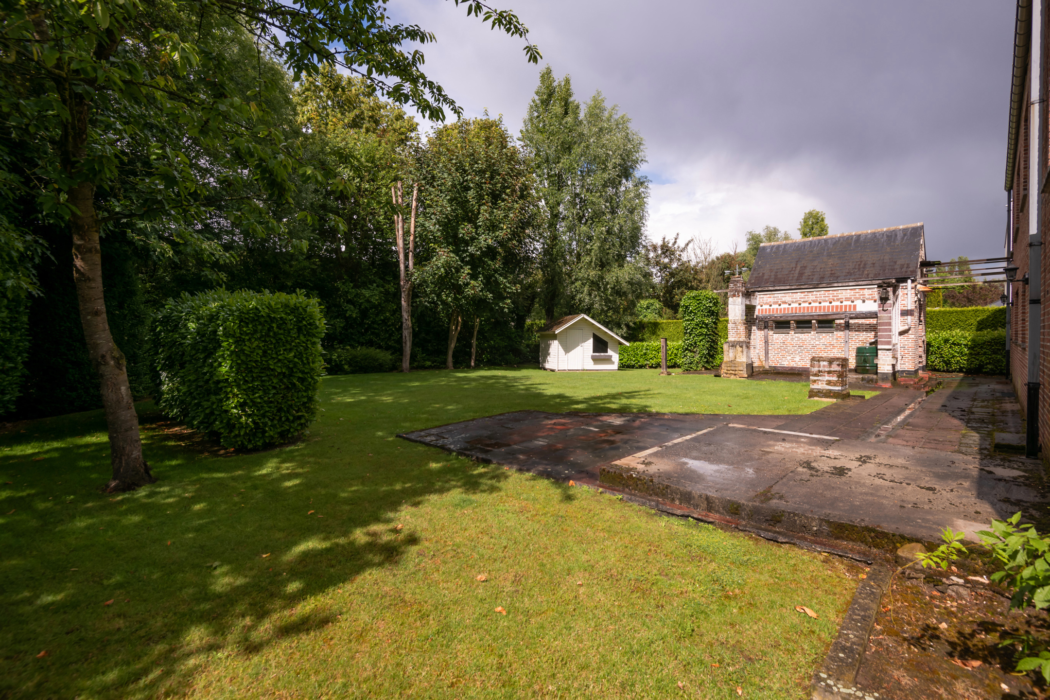 Zéér ruime open bebouwing met veel potentieel en 4 slaapkamers + grote tuin & garage - foto 3