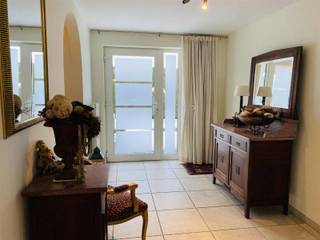 In een rustige, bosrijke, residentiële buurt in Overpelt, bevindt zich dit stijlvolle gemeubileerde gelijkvloerse appartement. De omgeving...