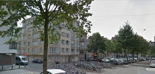 Lichtrijk 2-slaapkamerappartement met terras vlak bij Sint-Pietersstation en Citadelpark<br /><br /><strong>KONINGIN ASTRIDLAAN 137 – GENT</strong><br /><br />Dit aangename en lichtrijke appartement van 102m² is gelegen op de 5e verdieping van een goed onderhouden gebouw, vlak bij het Sint-Pietersstation en het Citadelpark.<br />De uitstekende ligging, het terras en de grote hoeveelheid natuurlijke lichtinval zijn enkele van de belangrijkste troeven van dit appartement.<br /><br />Het appartement omvat een <strong>zeer ruime inkomhal met apart toile</strong>t, een lichtrijke living met parketvloer en een ingerichte keuken met toestellen. Verder zijn er <strong>2 mooie slaapkamers</strong> en een<strong> recente badkamer</strong> met instapdouche en lavabomeubel met dubbele lavabo. Er is 1 slaapkamer die uitgeeft op een aangenaam terras.<br />Daarnaast beschikt het appartement over een<strong> individuele kelder</strong>. Het gebouw is voorzien van een <strong>lift </strong>en er is een <strong>gemeenschappelijke fietsenberging</strong> aanwezig.<br /><br /><strong>Troeven: </strong>zeer veel lichtinval, terras, uitstekende ligging nabij het Sint-Pietersstation en Citadelpark, vlotte bereikbaarheid en een uitstekende mobiliteitsscore.<br /><br /><strong>Beschikbaar vanaf 1 oktober 2026.</strong><br /><br /><strong>Huurprijs</strong>: € 925/maand<br /><strong>Algemene kosten</strong>: € 70/maand provisie<br /><strong>Verbruik:</strong> via afzonderlijke tellers<br /><br />Interesse? Vraag uw <strong>bezoek</strong> aan via de advertentie op de website of via <strong>www.tvevastgoed.be</strong><br />Meer info : tine@tvevastgoed.be of 0474970022