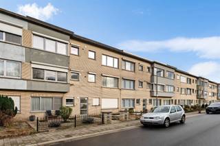 Ruim appartement met terras en garagebox in rustige woonwijk nabij centrum Hoevenen. Vlakbij winkels, scholen en openbaar vervoer en vlot...