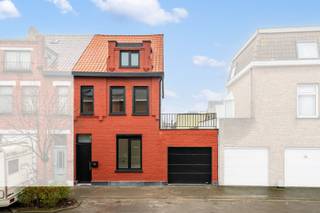 Op zoek naar een ideale starterswoning met een gunstige ligging? Deze volledig gerenoveerde rijwoning, gelegen op een boogscheut van het...