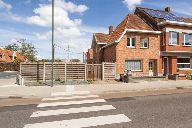 Karaktervolle gezinswoning TE KOOP in Sint-Baafs-Vijve! - foto 1