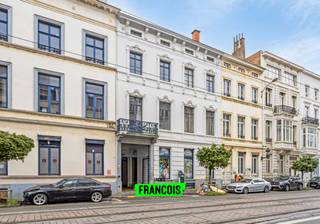 Deze charmante, lichtrijke studio maakt deel uit van een gerenoveerd appartementsgebouw uit circa 1900. Gelegen op de eerste verdieping (B1.1),...