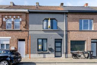 Instapklare stadswoning op wandelafstand van de grote markt met een vlotte verbinding naar de e40 en andere invalswegen. De woning beschikt op...