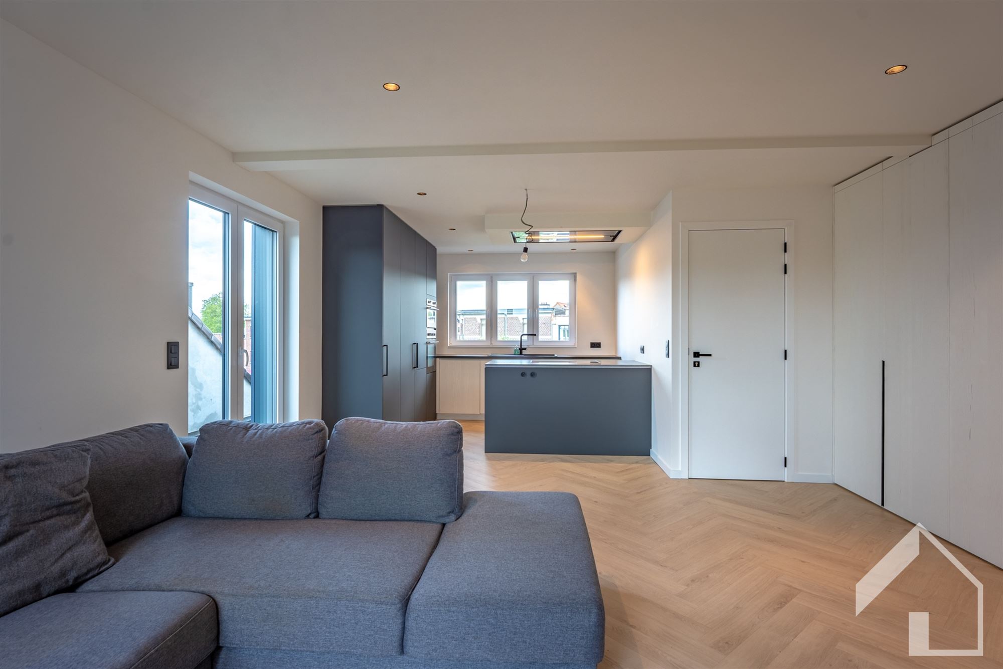 Totaal gerenoveerd dakappartement met 1 slaapkamer  - foto 4