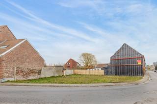 Te koop: Bouwgrond voor halfopen bebouwing – Hoogstraat 24 (Lot 2) – 209 m² – Herzele Deze bouwgrond is rustig gelegen aan de Hoogstraat in...