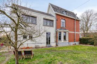 Cette maison de maître avec 5 chambres, jardin et double garage est située de manière centrale à Herent et offre une combinaison unique de...