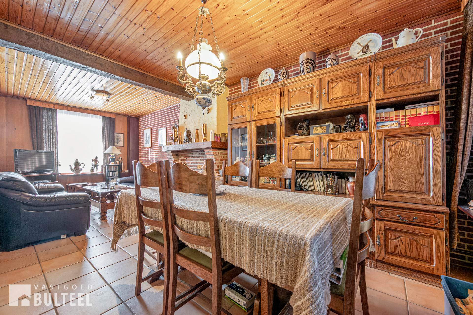 Op te frissen gesloten bebouwing met tuin in Waasmunster. - foto 4