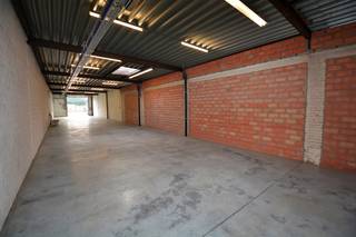 Magazijn van ca. 295 m²  op een centrale en goed bereikbare locatie te Broechem! Unit met een oppervlakte van 295 m² en een vrije hoogte van...