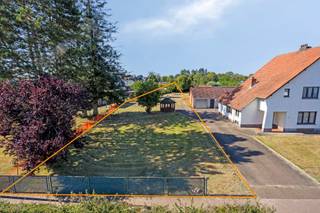 BOUWGROND VOOR OPEN BEBOUWING VAN 9A34CA TE HOUTHALEN-OOST!Deze bouwgrond, gekend als lot 1 van een goedgekeurde verkaveling is negen are...