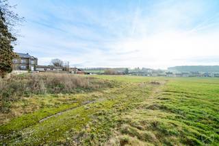 Idéalement situé à Seny (Tinlot), à proximité des commodités et à 5 minutes de la Route du Condroz, We Invest Huy vous propose ce magnifique terrain...