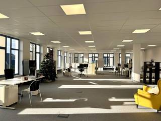 Bureau d'environ 347 m² à louer dans le complexe de bureaux Ring Business Park à Kuurne. Situé à proximité de diverses routes d'accès et de la R8...