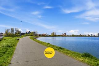 Deze verzorgde gesloten bebouwing, volledig gerenoveerd in 2019, is rustig gelegen in Bredene en geniet van een mooi zicht op de Spuikom. De woning...