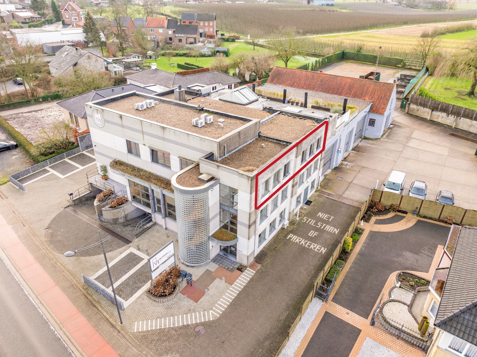 GEBOUW BESTAANDE UIT APP, 3 KANTOORVLOEREN & WERKPLAATS TE BILZEN. - foto 3