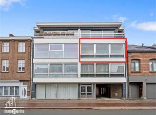 Appartement spacieux et lumineux d'environ 100 m² à proximité du centre de Saint-Nicolas.La propriété comprend un grand espace de vie avec une...