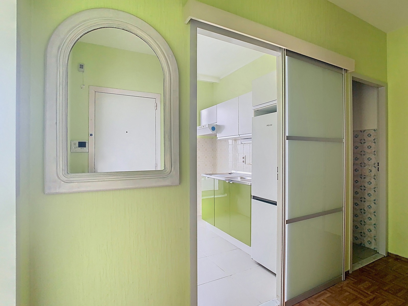 Instapklaar appartement met 1 SLPK én GROOT Terras! - foto 4