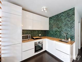 Ontdek dit sfeervol en volledig bemeubeld appartement met 2 slaapkamers, ideaal gelegen op een centrale locatie nabij tal van winkels, gezellige bakkers en De Roma. Dankzij de uitstekende ligging bevinden alle dagelijkse voorzieningen zich op wandelafstand.<br />De ruime en lichtrijke leefruimte is aangenaam ingericht. Aansluitend bevindt zich de volledig uitgeruste open keuken, waardoor keuken en leefruimte mooi in elkaar overvloeien.<br />De badkamer is praktisch ingericht met een lavabo, toilet en ligbad met douche en regendouche. Daarnaast is er een aparte, praktische ruimte voorzien met een combi wasmachine-droogkast.<br />Aan de rustige achterzijde van het appartement bevindt zich de master bedroom, ingericht met bed en dressing. De tweede kamer is momenteel ingericht als bureau en is ideaal als thuiskantoor, logeerkamer of tweede slaapkamer.<br />Het appartement wordt volledig bemeubeld aangeboden en is daardoor perfect voor wie op zoek is naar een comfortabele en instapklare woonst zonder zich zorgen te hoeven maken over de inrichting.<br />Een lichtrijk, praktisch en gezellig appartement op een uitstekende locatie. Kom de sfeer zelf ontdekken en plan snel uw bezoek!<br />Beschikbaar vanaf 1 november 2026.
