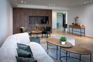 Zorgeloos beleggen in vastgoed? Ontdek deze topinvestering! <br />Duplex hotelkamer voor 4 personen (dubbel bed in mezzanine en uitschuifbaar salon/bed).<br />Zoekt u een investering die zowel luxe uitstraalt als financiële rust biedt? Deze hotelsuite uit 2023 is de perfecte match:<br />✅ Gegarandeerd rendement: 3,26% netto over 30 jaar.<br />✅ Instapklaar: Volledig gemeubileerd en tot in de puntjes afgewerkt.<br />✅ Comfort: Prachtig vrij uitzicht, privébalkon<br />✅ Verplicht bij te kopen ondergrondse garagebox.<br />✅10 dagen/jaar gratis gebruik (voor eigenaar of familie)<br />Een modern gebouw, een zorgeloze exploitatie en een solide rendement. Meer weten? Stuur een mail en we sturen u de details toe!<br />(Ref. NI27593)