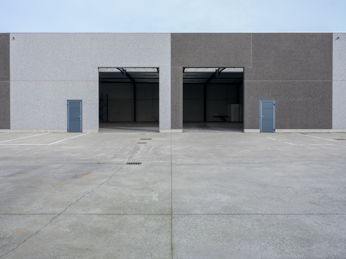 Centrally located new warehouse in Zwevezele - photo 2