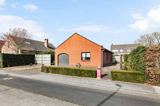 TE KOOP IN OOSTKAMPWelkom in de Joosstraat 8!De troeven van dit pand zijn:- Asbestveilig- Niet al te grote woning met alles op het gelijkvloers dus...