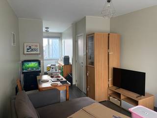 Op zoek naar een gezellig appartement in Eeklo? Dit duplex appartement met twee slaapkamer is beschikbaar vanaf 1 december 2026. <br /><br />Het appartement bevindt zich op de eerste verdieping en omvat een inkomhal met apart toilet, een lichtrijke woonkamer met open keuken en een praktische berging. Op de tweede verdieping bevinden zich de slaapkamers en de badkamer, uitgerust met een inloopdouche. <br /><br />Huurprijs € 750 per maand. <br />EPC 161 kWh/(m²jaar) - label B.<br />Beschikbaar 1 december 2026. <br /><br />Interesse of graag meer informatie? Neem gerust contact op!