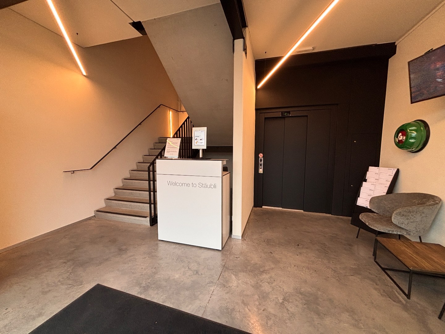 Modern en veelzijdig kantoorgebouw van 675m² te huur – Pottelberg - foto 2