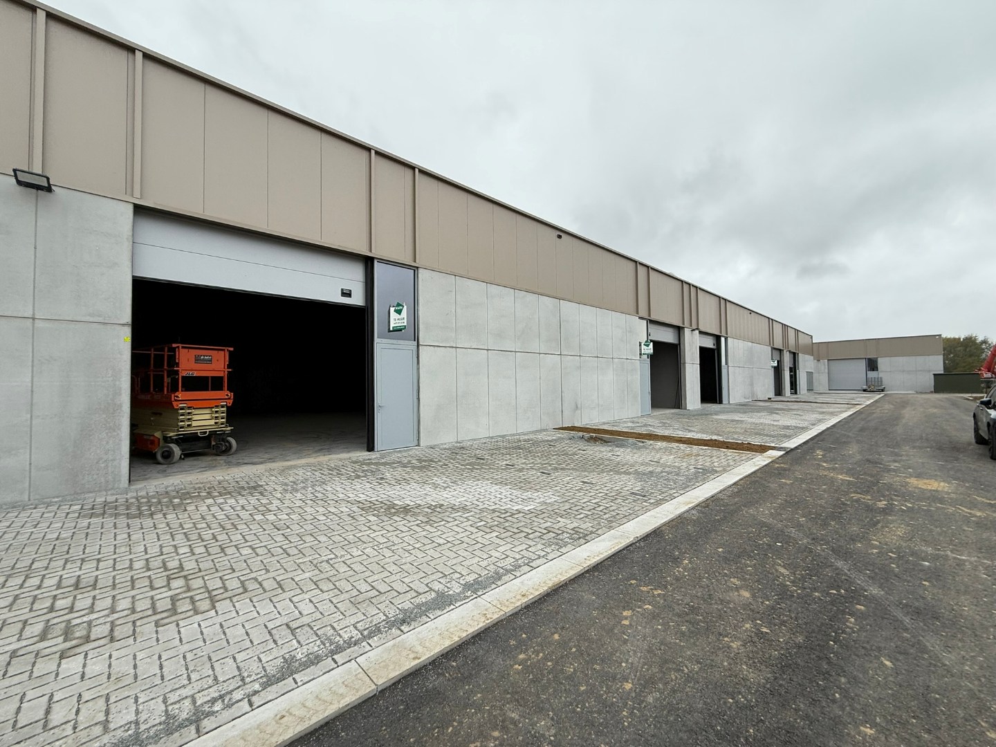 KMO-unit van 216 m² op een gunstige locatie in Tielt! - foto 2