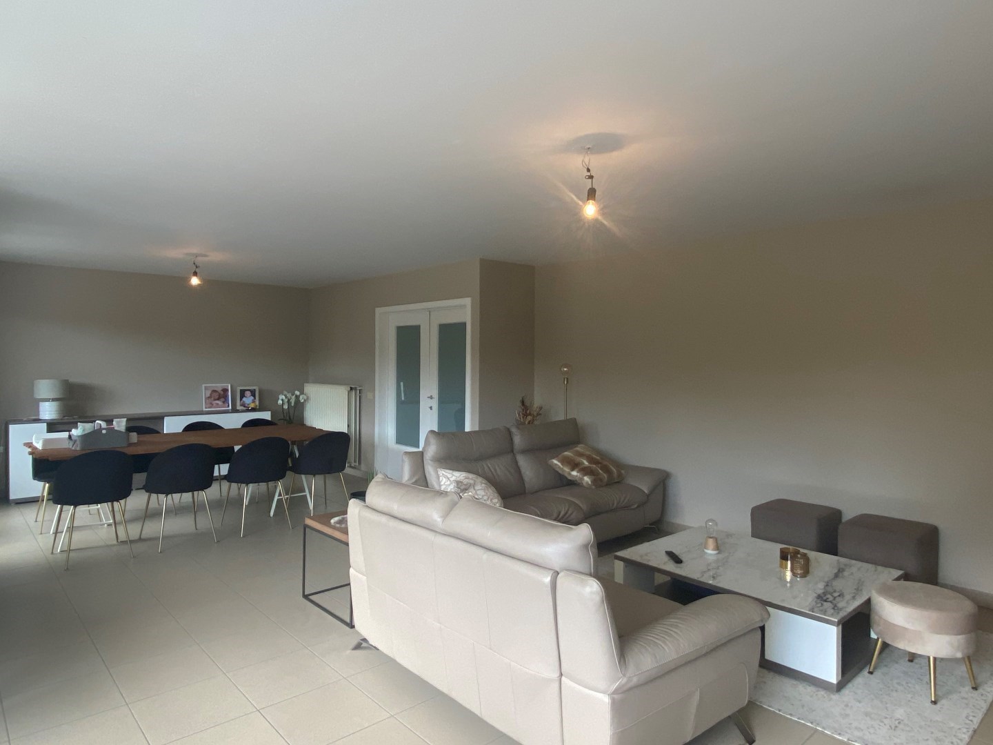 RUIM EN LICHTRIJK APPARTEMENT MET 3 SLAAPKAMERS EN GARAGE IN HARTJE PITTEM - foto 4