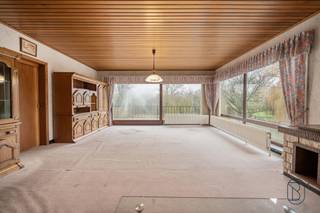 Goedgelegen DEGELIJKE VILLA (onderkelderd) met extra bijgebouw/bouwgrond, op 3090m2, en met een mooi OPEN ZICHT op GROEN. Ideaal voor zelfstandige...