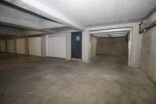 Closed garage box<br />Easily accessible<br />Level -1<br />Automatic tilting door<br />Power outlet in garage box