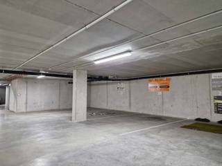 Ondergrondse staanplaats te koop in het centrum van Haacht.Wil je uw auto graag binnenzetten maar hebt u zelf geen autostaanplaats, dan is dit de...