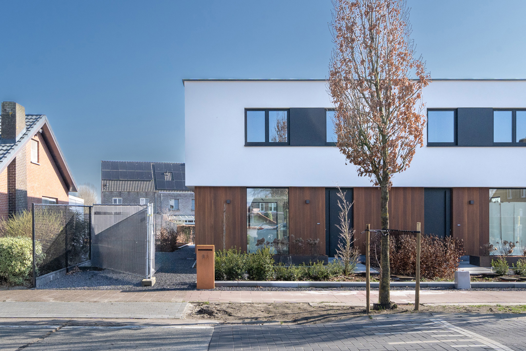 NIEUWBOUW 4-SLAAPKAMER WONING MET VOLLEDIG INGERICHTE TUIN - foto 2