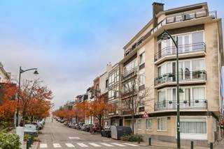 VORST, in de wijk Roosendaal, op de grens met Ukkel, dicht bij alle voorzieningen, appartement van ± 78m² (volgens EPC) in zeer goede staat op...