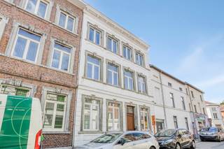 **Statige herenwoning met vergunning twee appartementen**In de Kapelstraat te Tienen op een perceel van maar liefst 2a24ca en een bewoonbare...